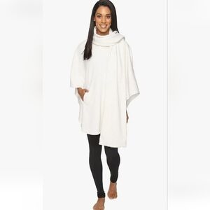 aol Women's White Cozy Pullover Poncho